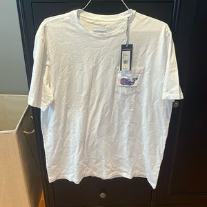 Men’s XL Vineyard Vines whale tshirt white pineapples/turtles NWT $45